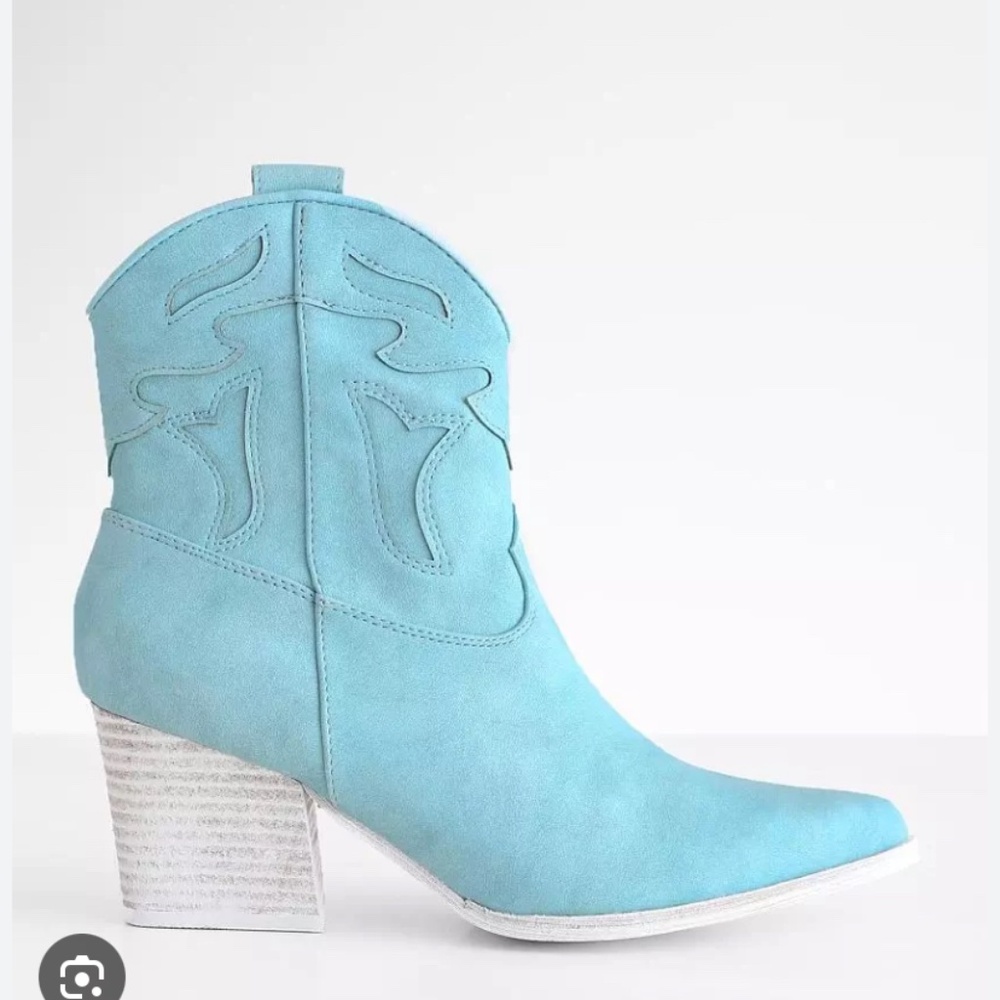 Women’s Beast Fashion western boots 8.5